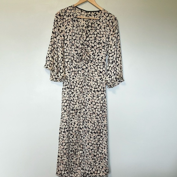 Zara Dresses & Skirts - Zara wide sleeve v neck Floral Black and White Dress
